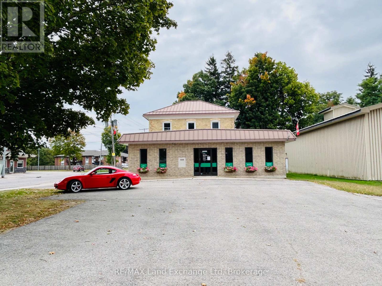 8 Alfred Street, North Huron, Ontario  N0G 2W0 - Photo 1 - X12410511