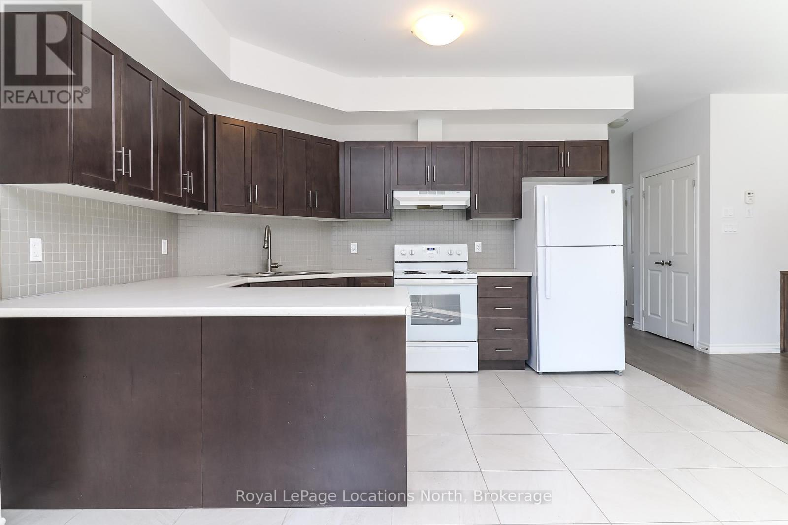 107 Rosie Street, Blue Mountains, Ontario  N0H 1J0 - Photo 10 - X12410617