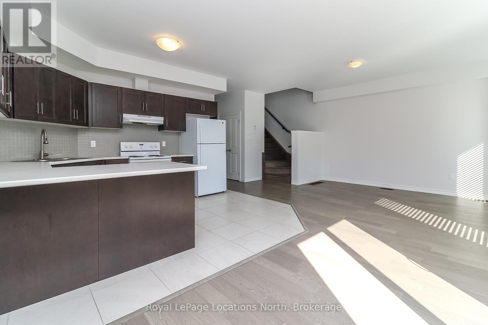 107 Rosie Street, Blue Mountains, Ontario  N0H 1J0 - Photo 11 - X12410617