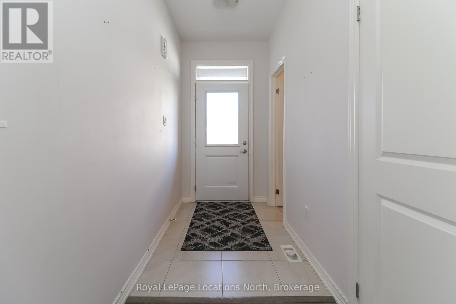 107 Rosie Street, Blue Mountains, Ontario  N0H 1J0 - Photo 4 - X12410617