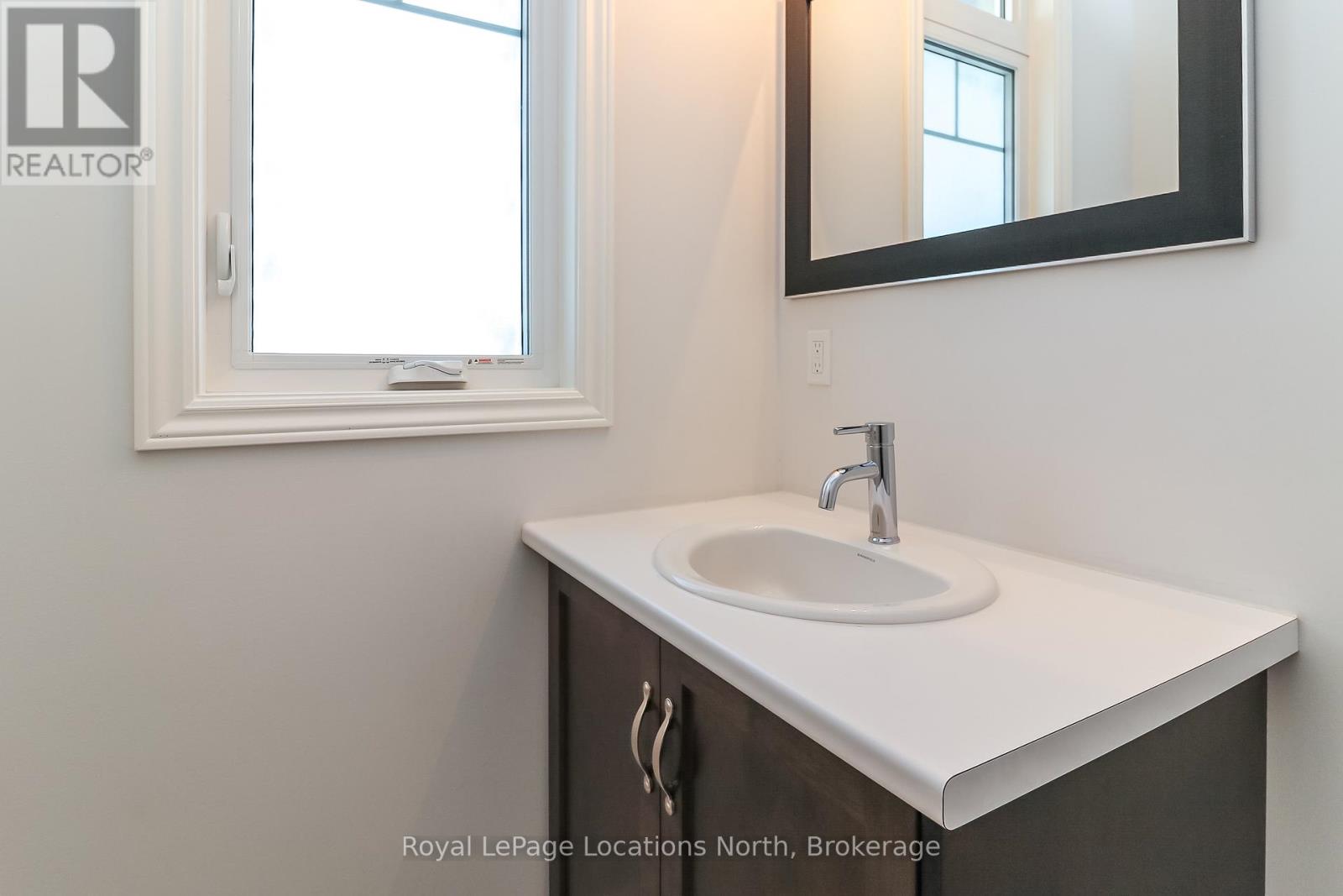 107 Rosie Street, Blue Mountains, Ontario  N0H 1J0 - Photo 5 - X12410617