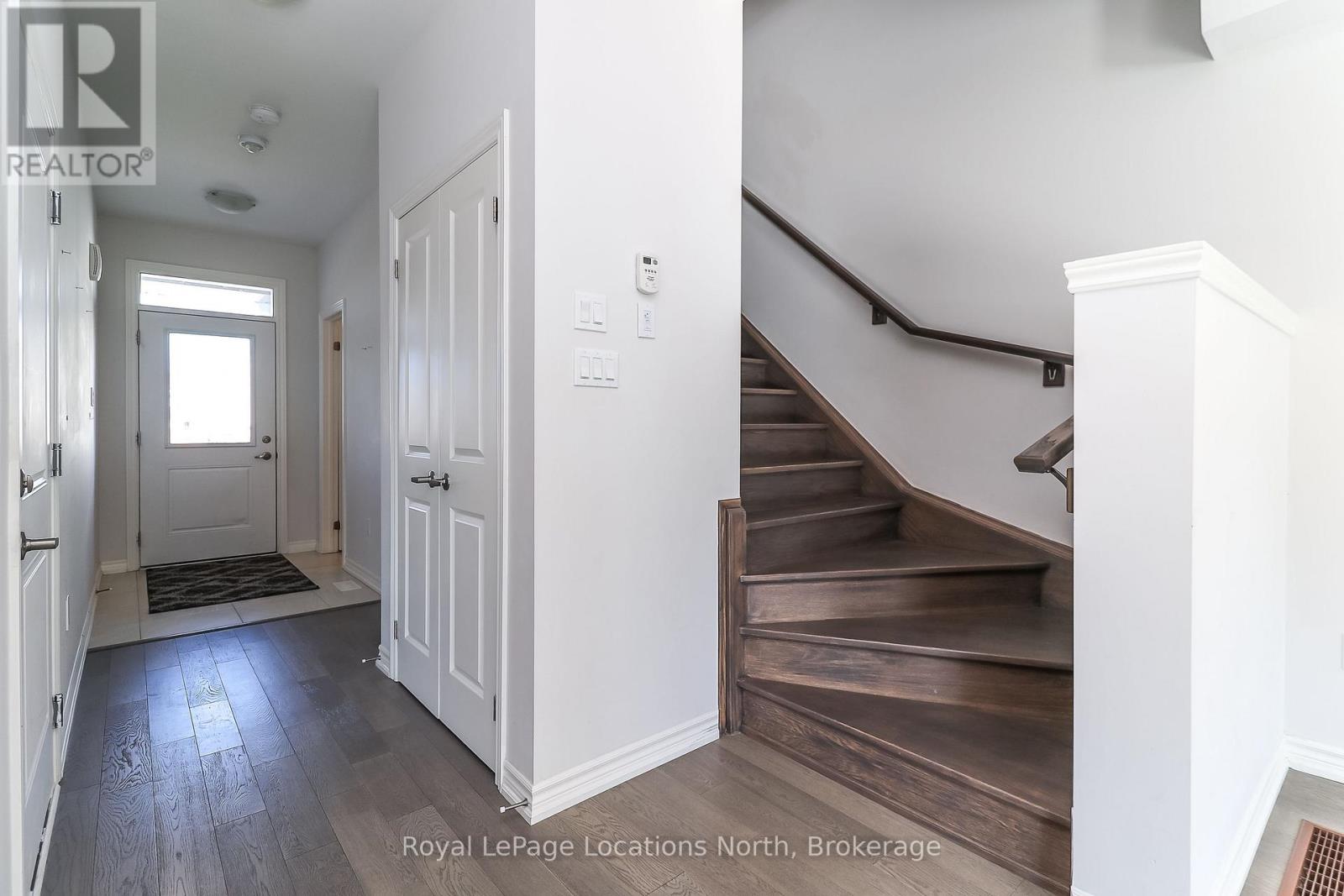 107 Rosie Street, Blue Mountains, Ontario  N0H 1J0 - Photo 6 - X12410617