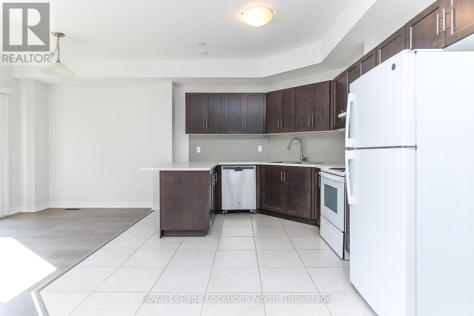 107 Rosie Street, Blue Mountains, Ontario  N0H 1J0 - Photo 8 - X12410617