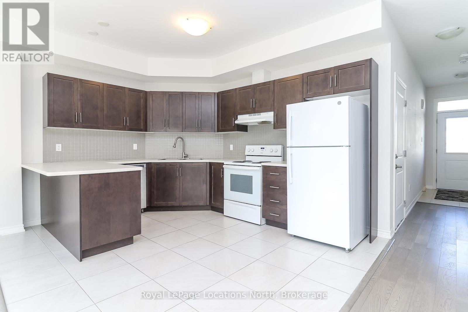107 Rosie Street, Blue Mountains, Ontario  N0H 1J0 - Photo 9 - X12410617
