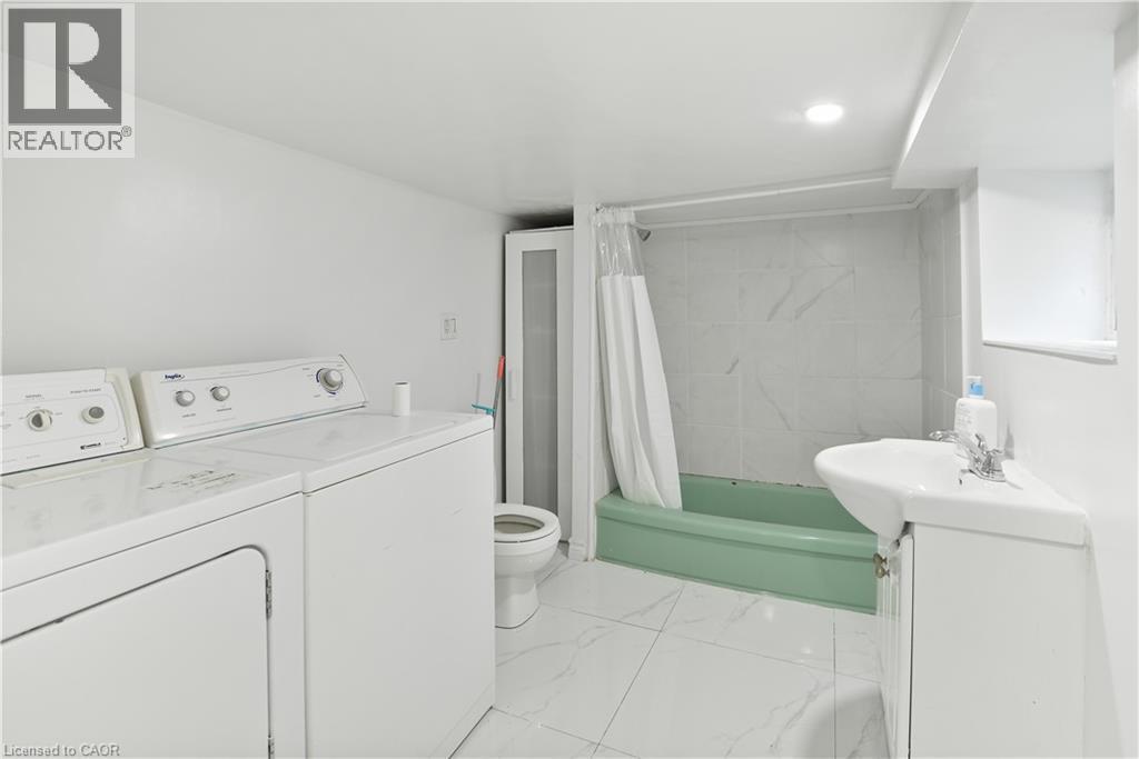 61 Broadway Avenue, Hamilton, Ontario  L8S 2V9 - Photo 3 - 40771839