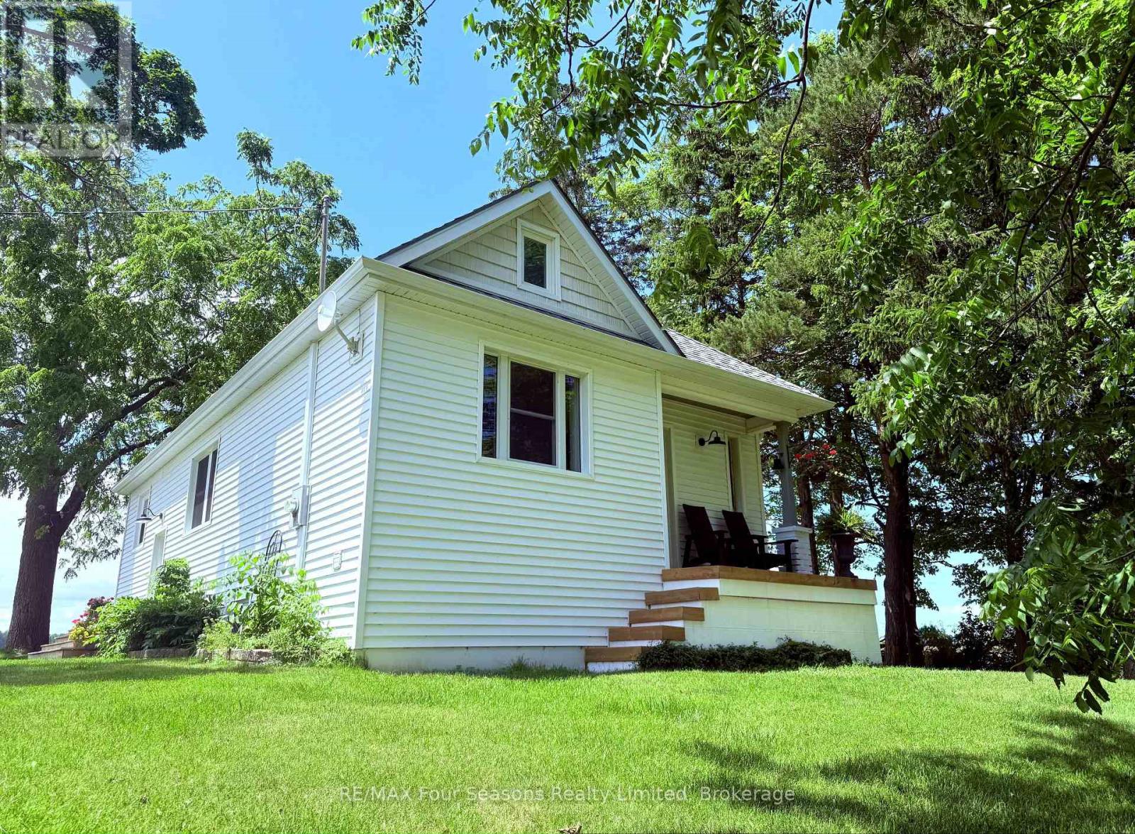 1154 Fairgrounds Road S, Clearview, Ontario  L0M 1S0 - Photo 1 - S12417095
