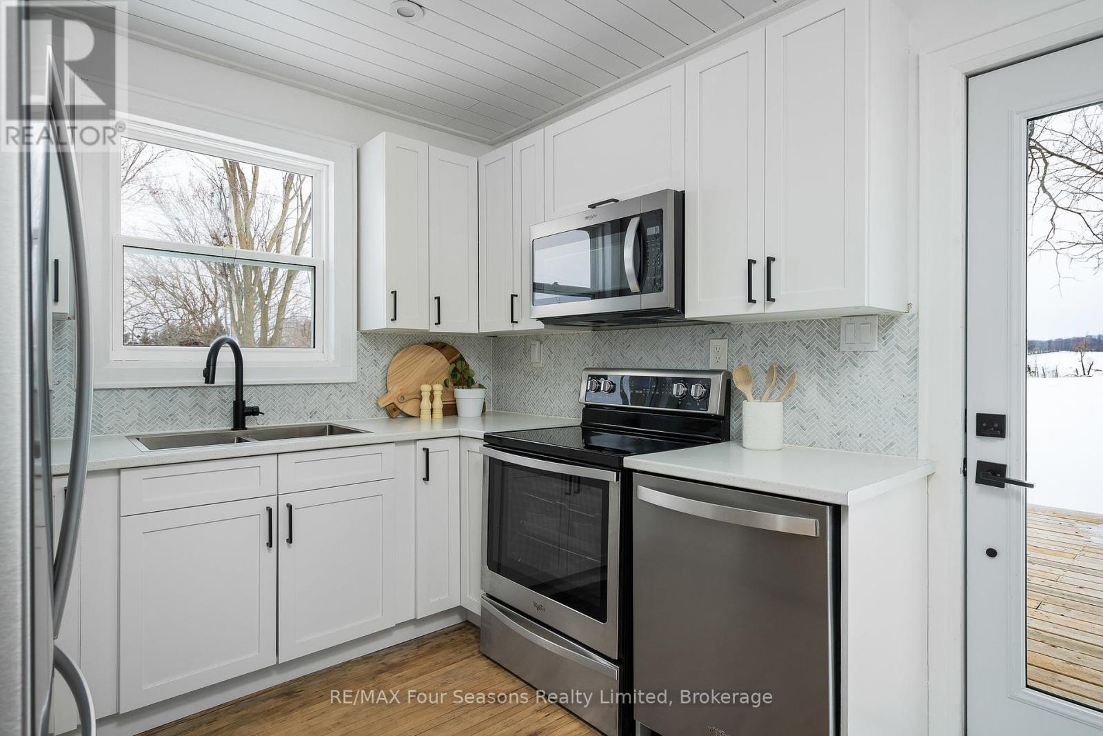 1154 Fairgrounds Road S, Clearview, Ontario  L0M 1S0 - Photo 19 - S12417095