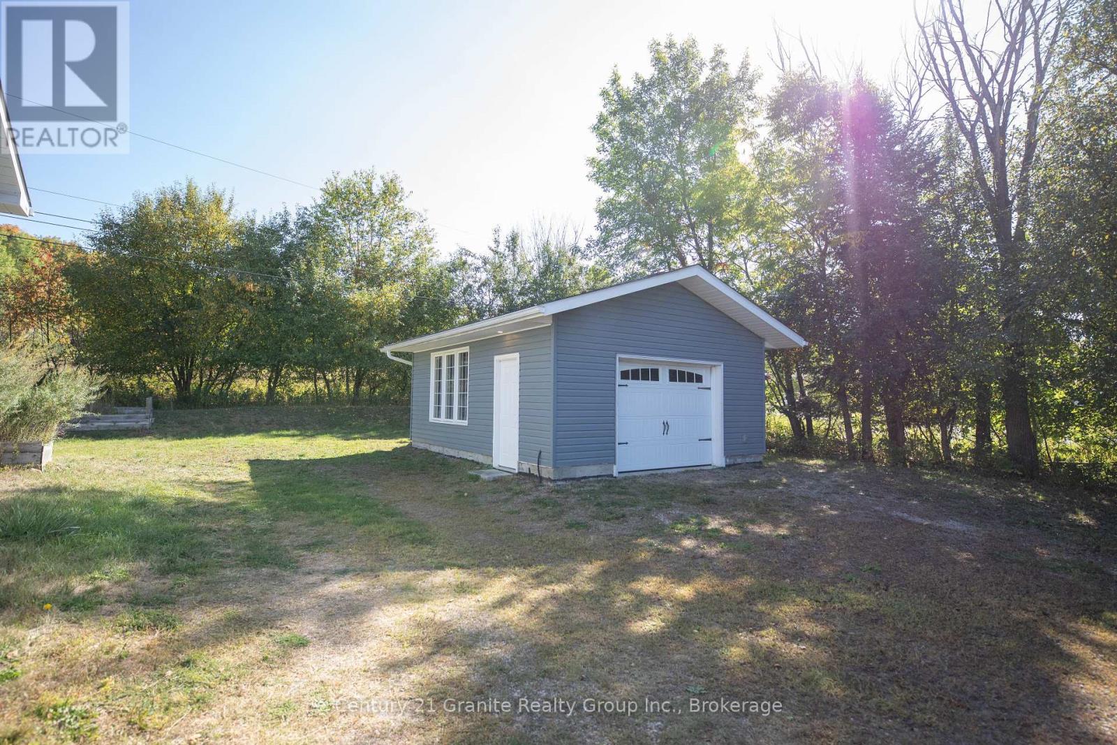 1160 Kennisis Lake Road, Dysart Et Al, Ontario  K0M 1S0 - Photo 26 - X12417936