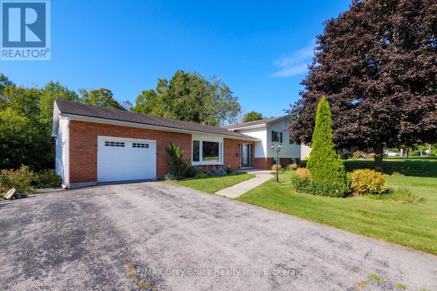 699 20th Street W, Owen Sound, Ontario  N4K 4E1 - Photo 1 - X12419074