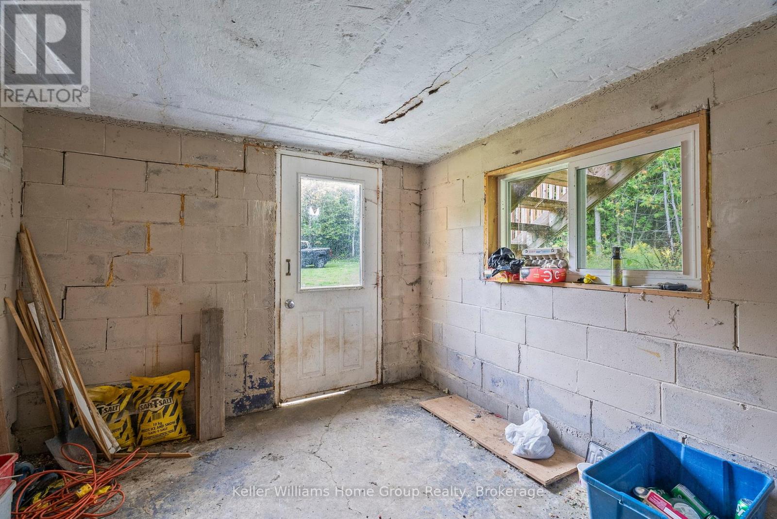 125 North Diagonal Road, South Bruce Peninsula, Ontario  N0H 2T0 - Photo 13 - X12419545