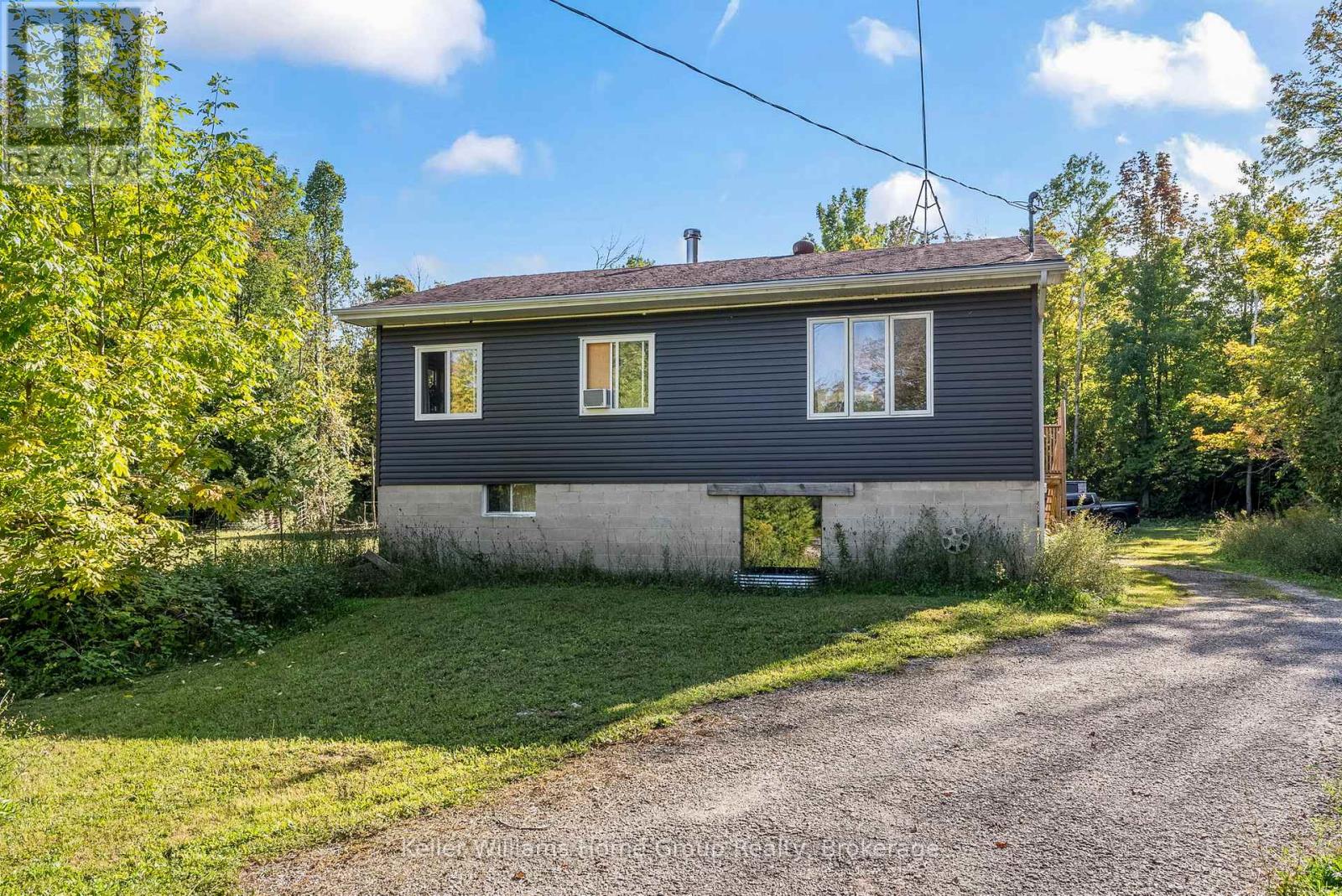 125 North Diagonal Road, South Bruce Peninsula, Ontario  N0H 2T0 - Photo 2 - X12419545