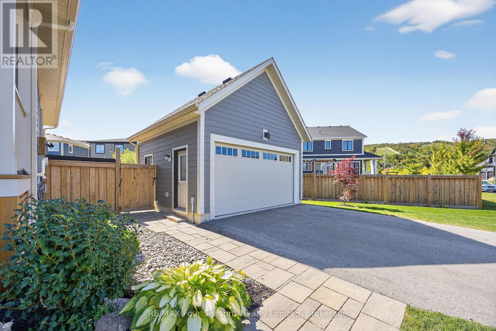 291 Yellow Birch Crescent, Blue Mountains, Ontario  L9Y 5L7 - Photo 35 - X12419628