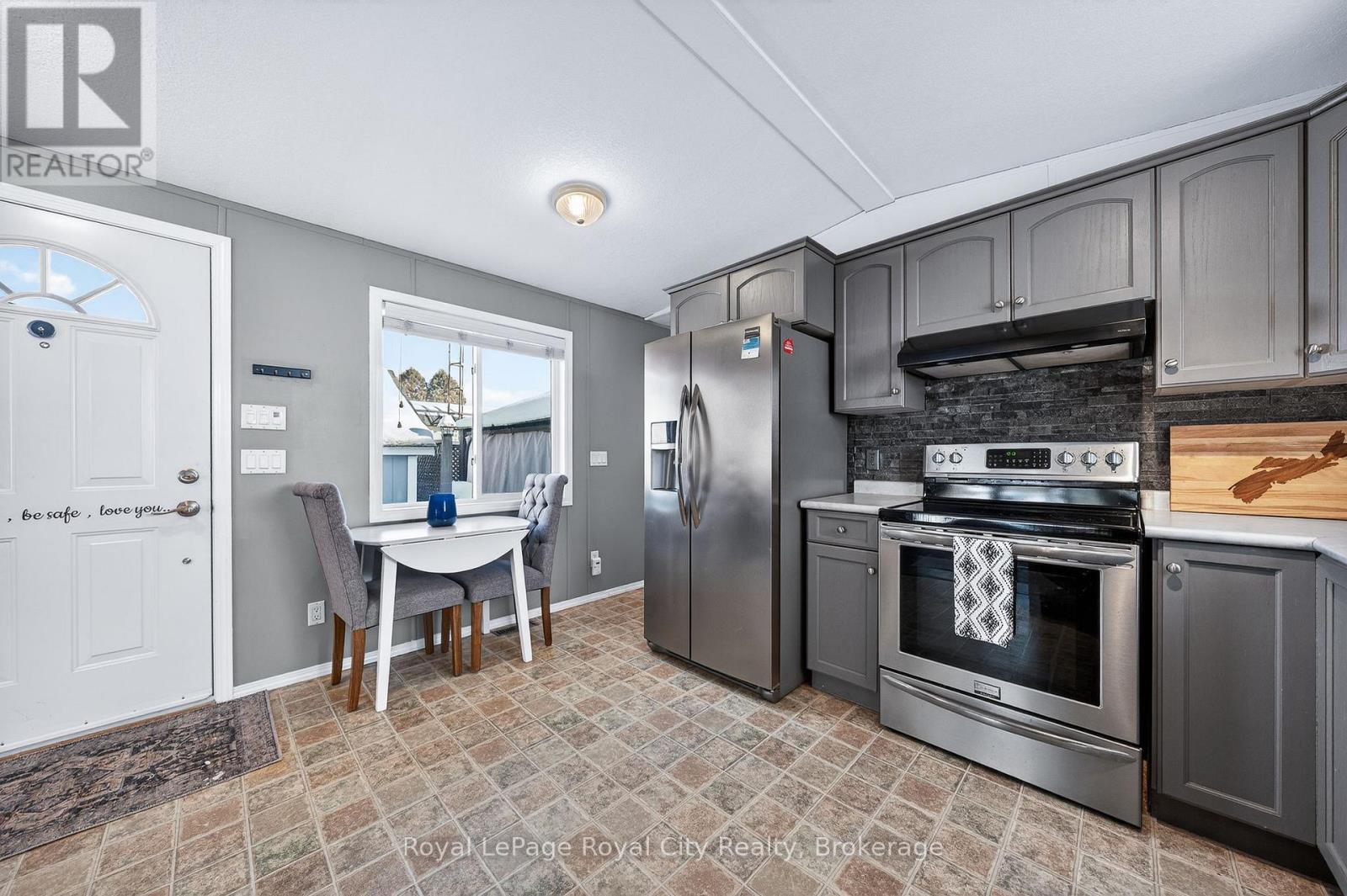 6 Water (Pvt) Street, Puslinch, Ontario  N1H 6H9 - Photo 10 - X12422338