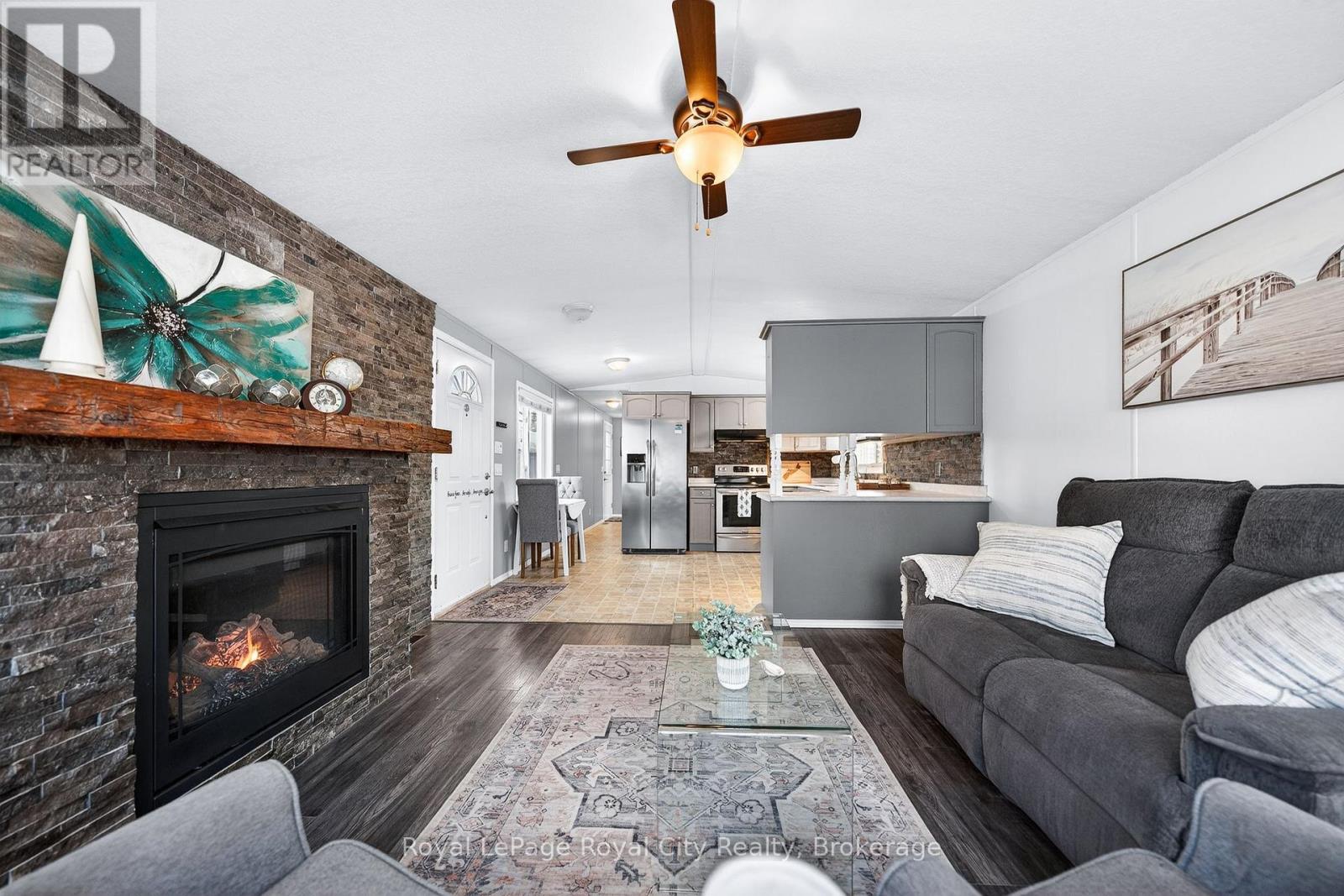 6 Water (Pvt) Street, Puslinch, Ontario  N1H 6H9 - Photo 2 - X12422338