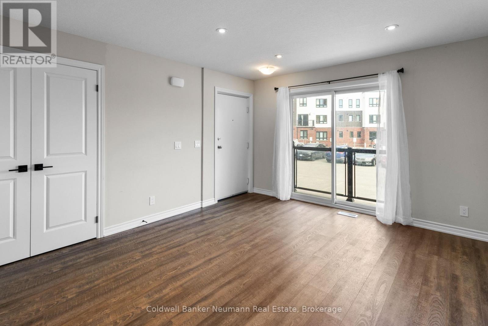 23 - 235 Chapel Hill Drive, Kitchener, Ontario  N2R 0S4 - Photo 5 - X12422618