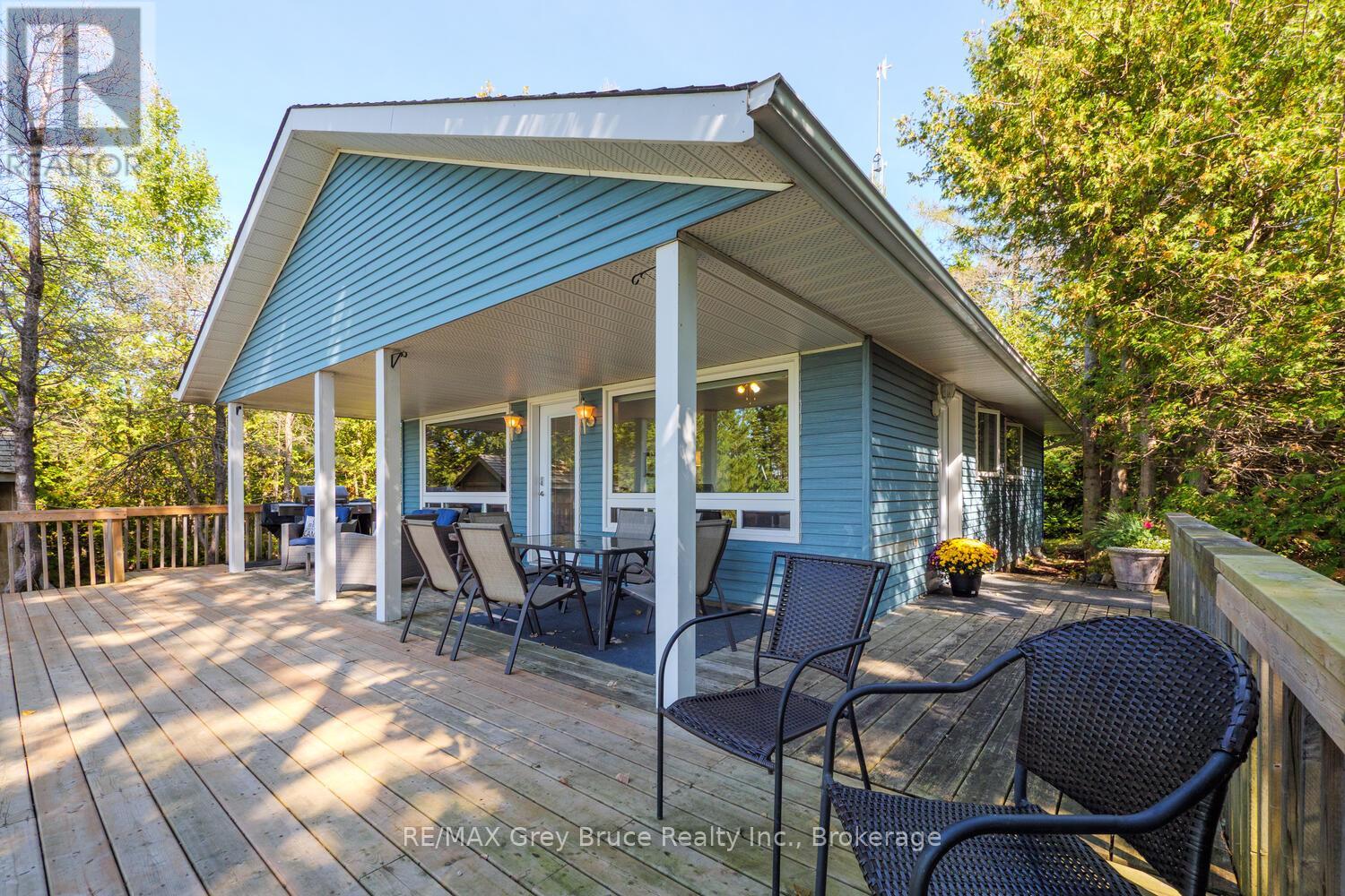 1208 Sunset Drive, South Bruce Peninsula, Ontario  N0H 2T0 - Photo 11 - X12422953