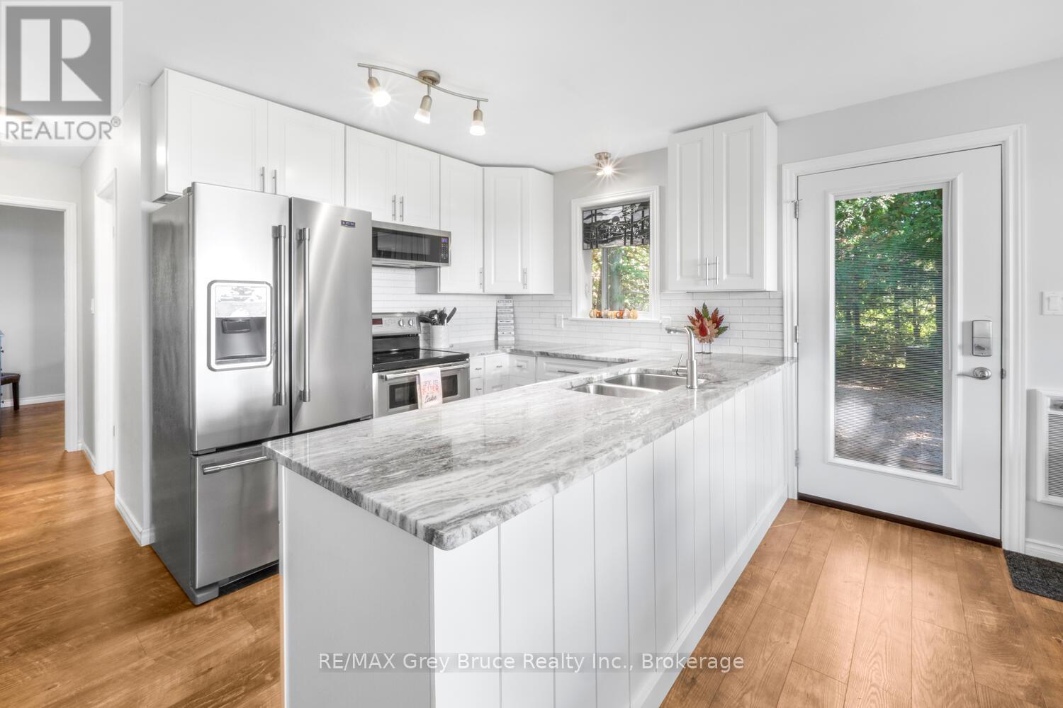 1208 Sunset Drive, South Bruce Peninsula, Ontario  N0H 2T0 - Photo 14 - X12422953