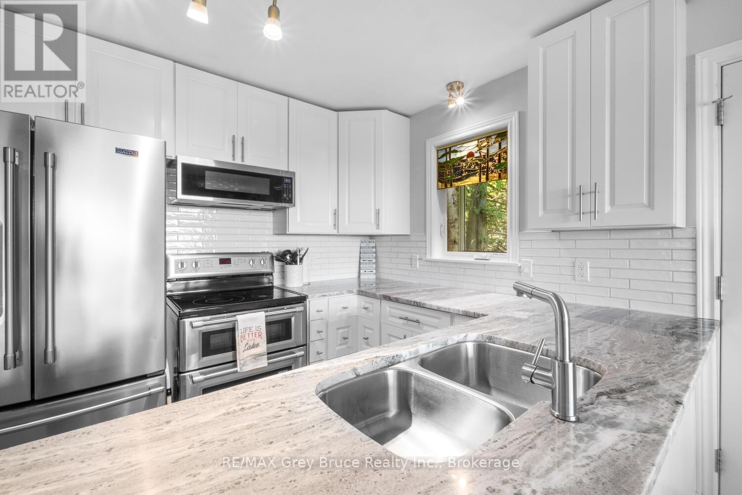 1208 Sunset Drive, South Bruce Peninsula, Ontario  N0H 2T0 - Photo 20 - X12422953