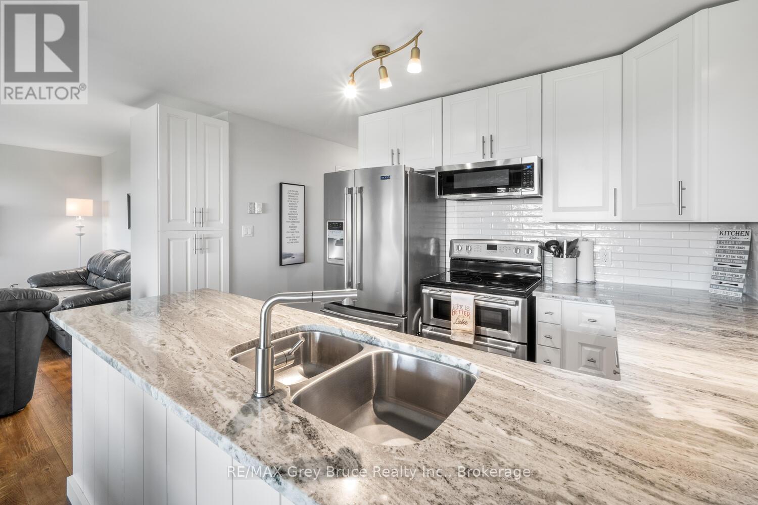 1208 Sunset Drive, South Bruce Peninsula, Ontario  N0H 2T0 - Photo 22 - X12422953