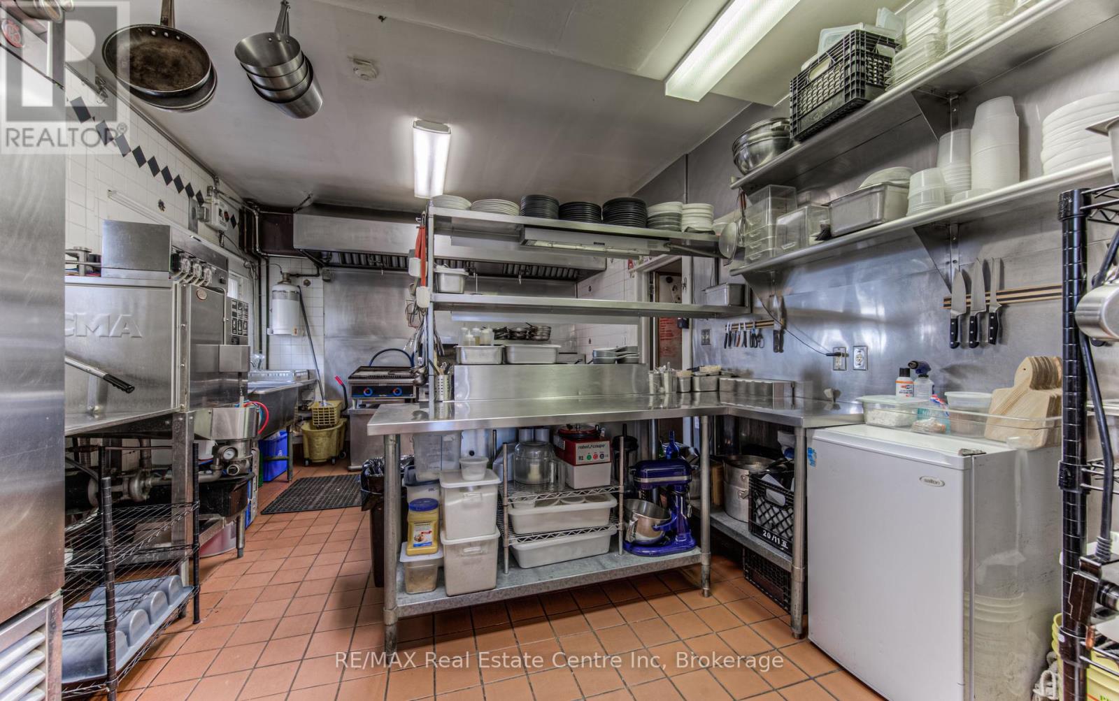 390 Main Street W, North Perth, Ontario  N4W 1A4 - Photo 17 - X12426255