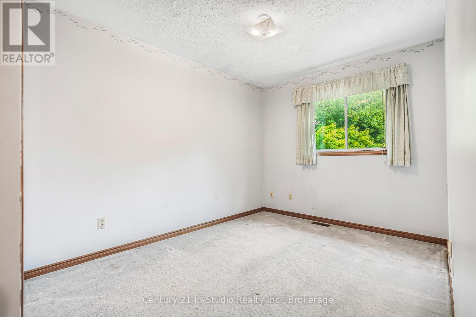 526 Crawford Street, Saugeen Shores, Ontario  N0H 2C2 - Photo 18 - X12426573