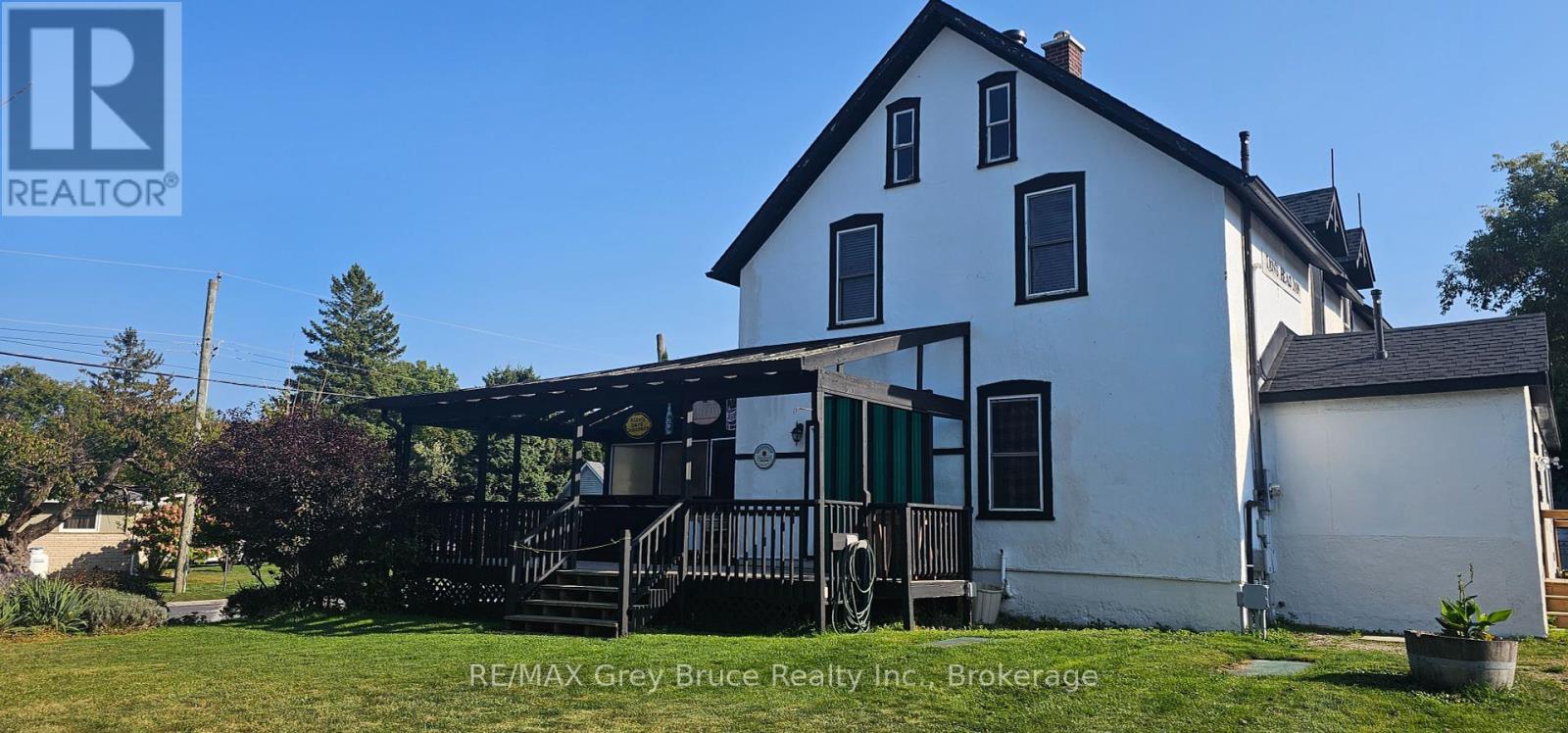 8 Helen Street, Northern Bruce Peninsula, Ontario  N0H 1W0 - Photo 12 - X12433079