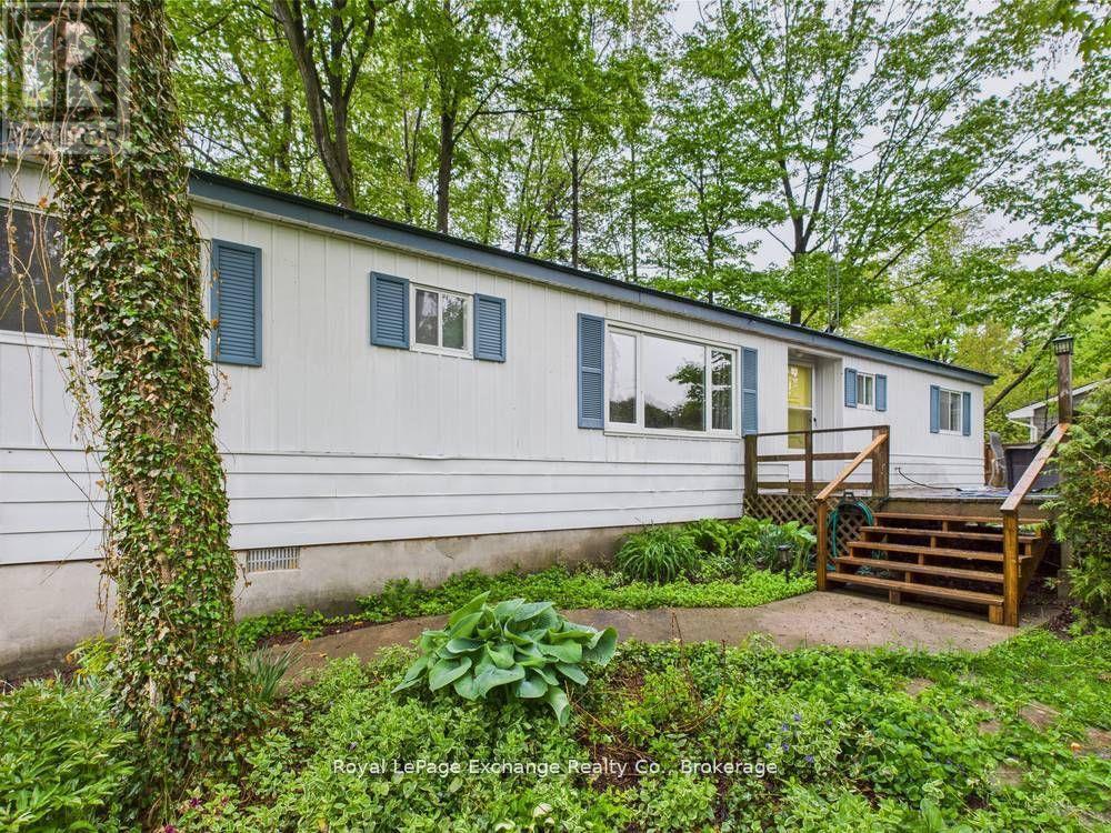 112 Huron Road, Huron-Kinloss, Ontario  N0G 2R0 - Photo 1 - X12433094