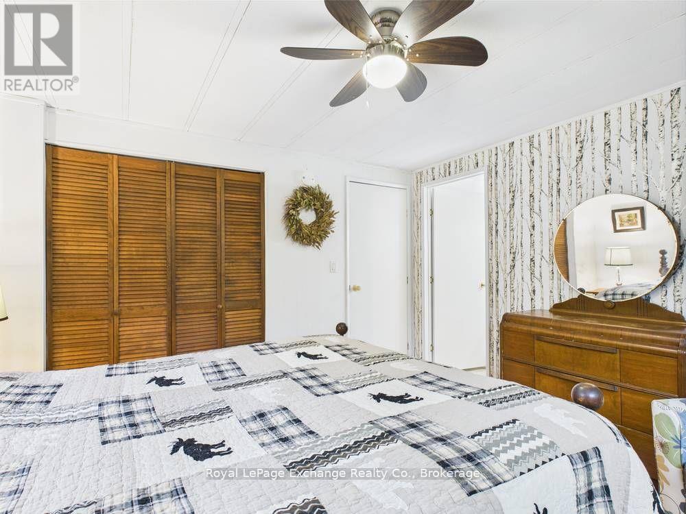 112 Huron Road, Huron-Kinloss, Ontario  N0G 2R0 - Photo 11 - X12433094