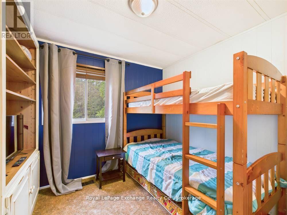 112 Huron Road, Huron-Kinloss, Ontario  N0G 2R0 - Photo 13 - X12433094