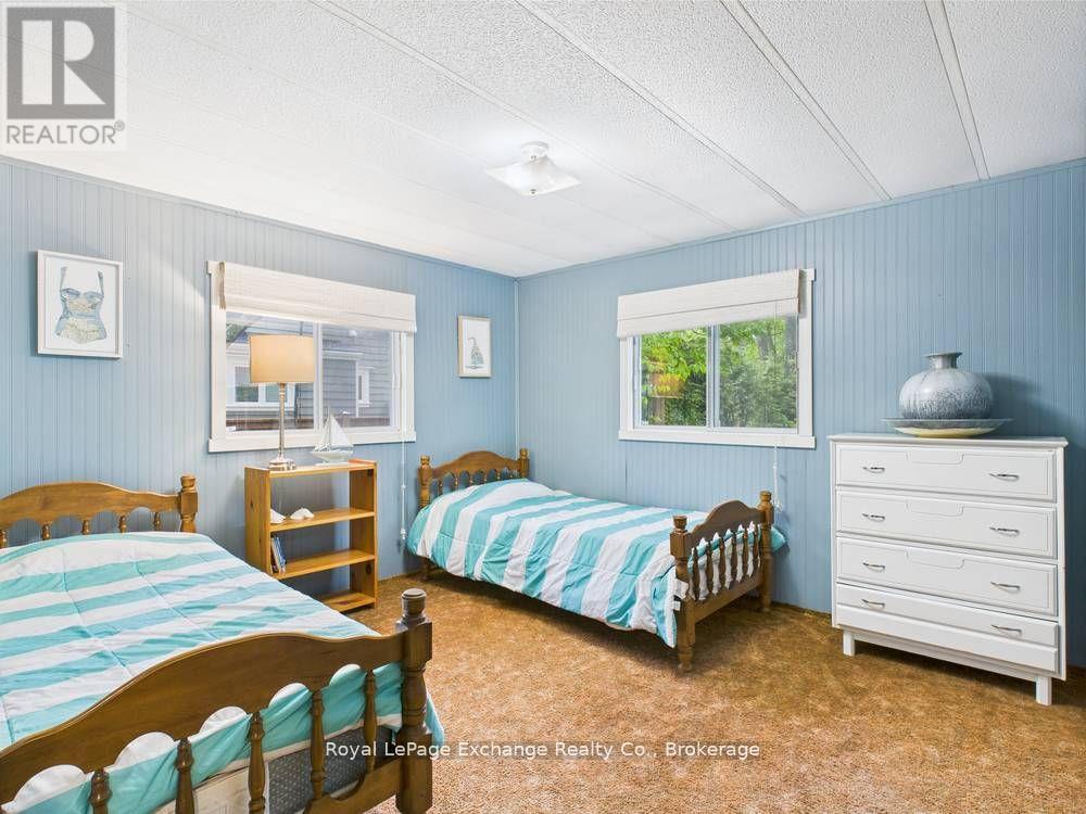 112 Huron Road, Huron-Kinloss, Ontario  N0G 2R0 - Photo 17 - X12433094