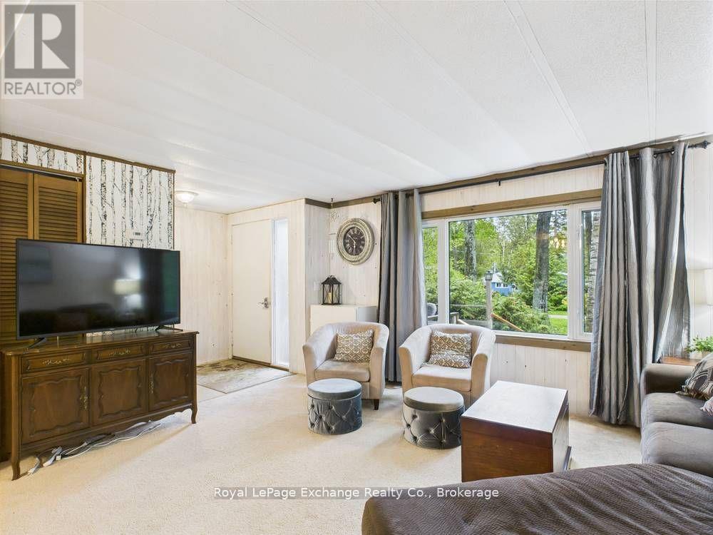 112 Huron Road, Huron-Kinloss, Ontario  N0G 2R0 - Photo 5 - X12433094