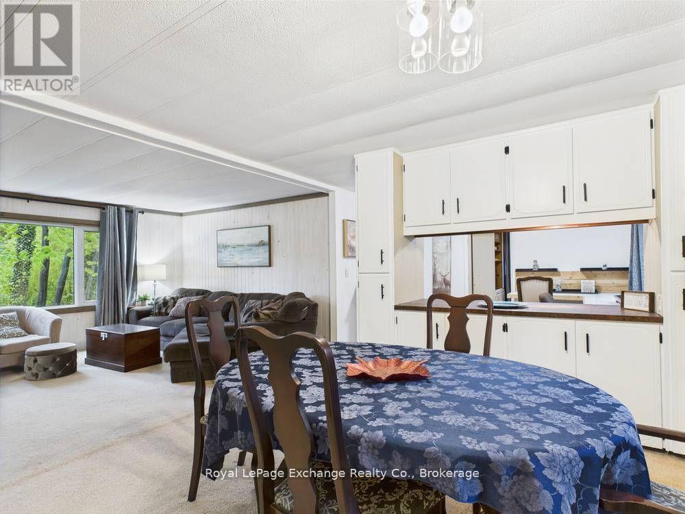 112 Huron Road, Huron-Kinloss, Ontario  N0G 2R0 - Photo 7 - X12433094