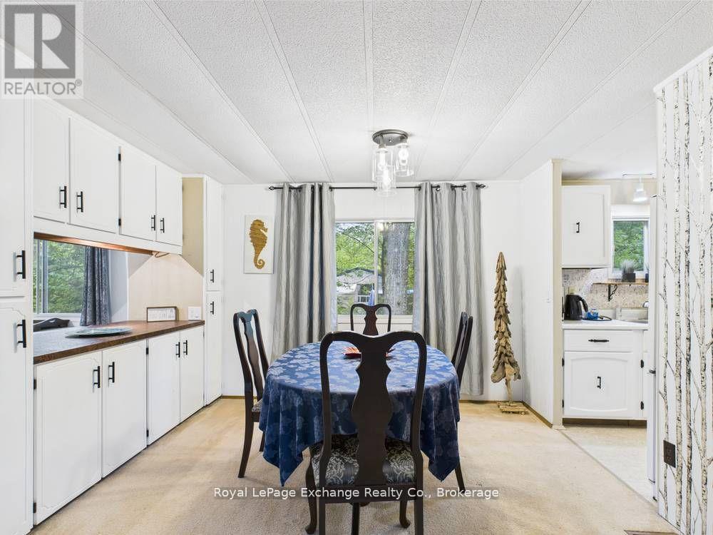 112 Huron Road, Huron-Kinloss, Ontario  N0G 2R0 - Photo 8 - X12433094