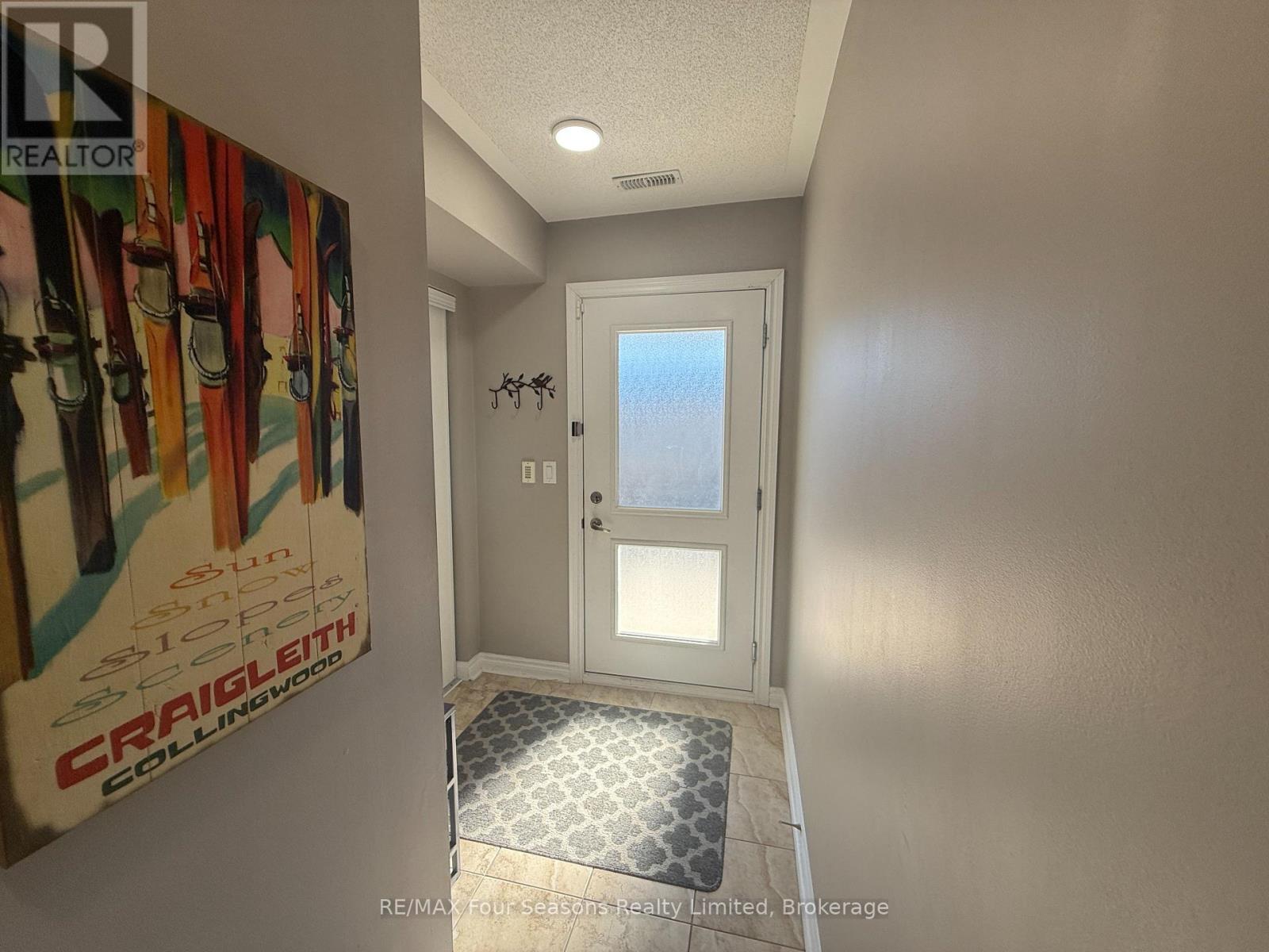 302 - 3 Brandy Lane Drive, Collingwood, Ontario  L9Y 0X4 - Photo 3 - S12433396