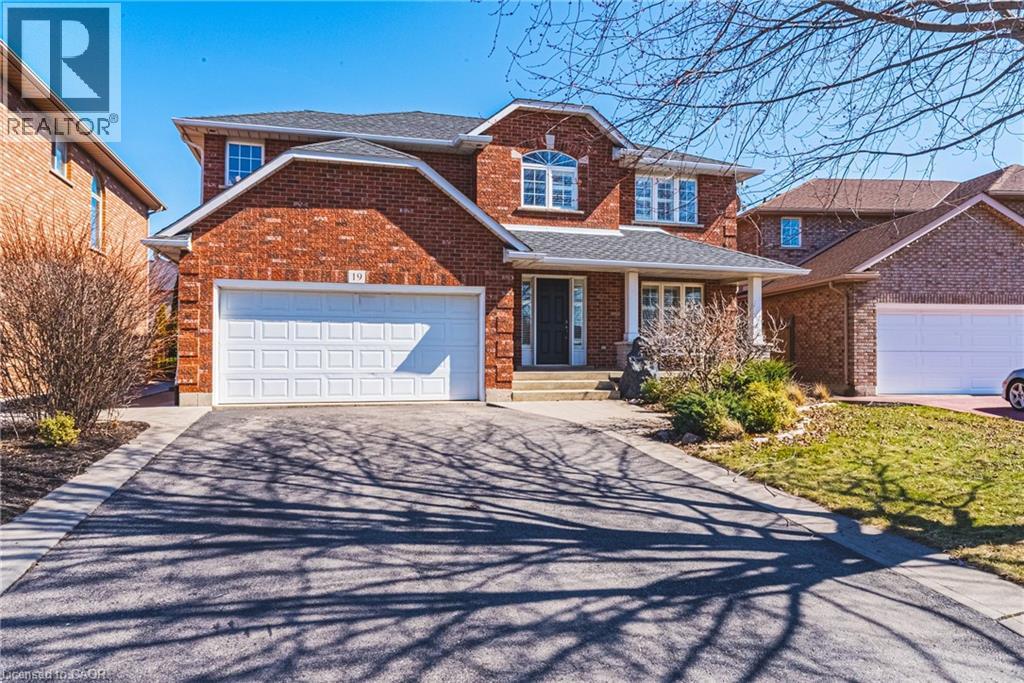 19 Liuna Court, Hamilton, Ontario  L8E 5Z1 - Photo 1 - 40772804