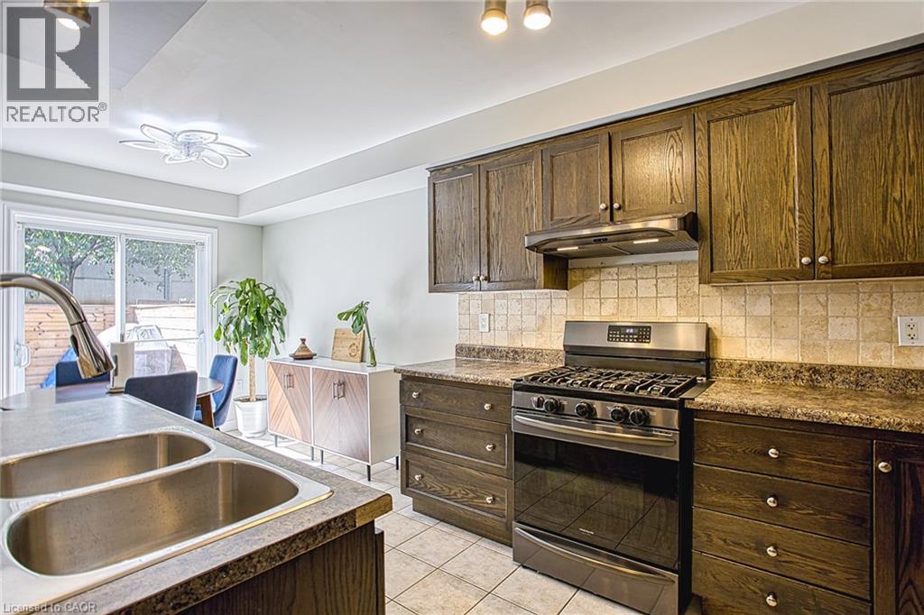 25 Ivybridge Drive Unit# 2, Stoney Creek, Ontario  L8E 0A5 - Photo 13 - 40775017