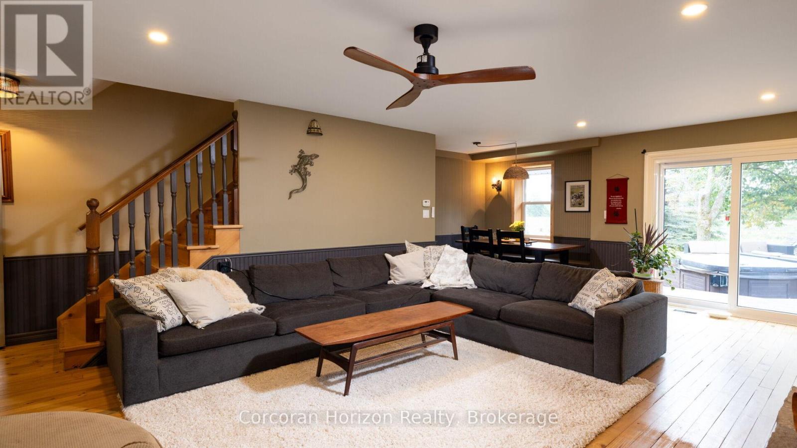 707 Peter Street W, Oro-Medonte, Ontario  L4R 4K3 - Photo 10 - S12438672