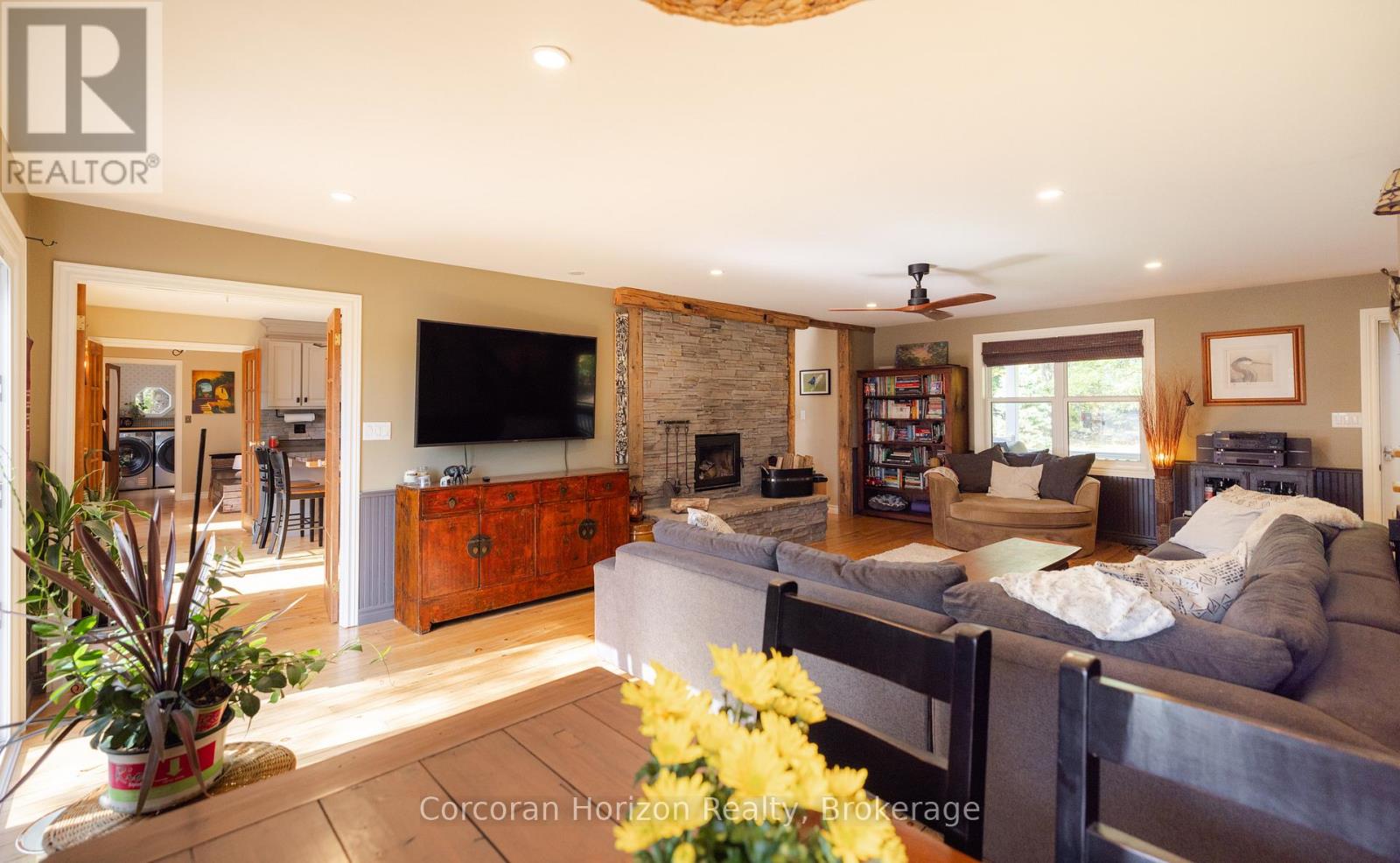 707 Peter Street W, Oro-Medonte, Ontario  L4R 4K3 - Photo 12 - S12438672