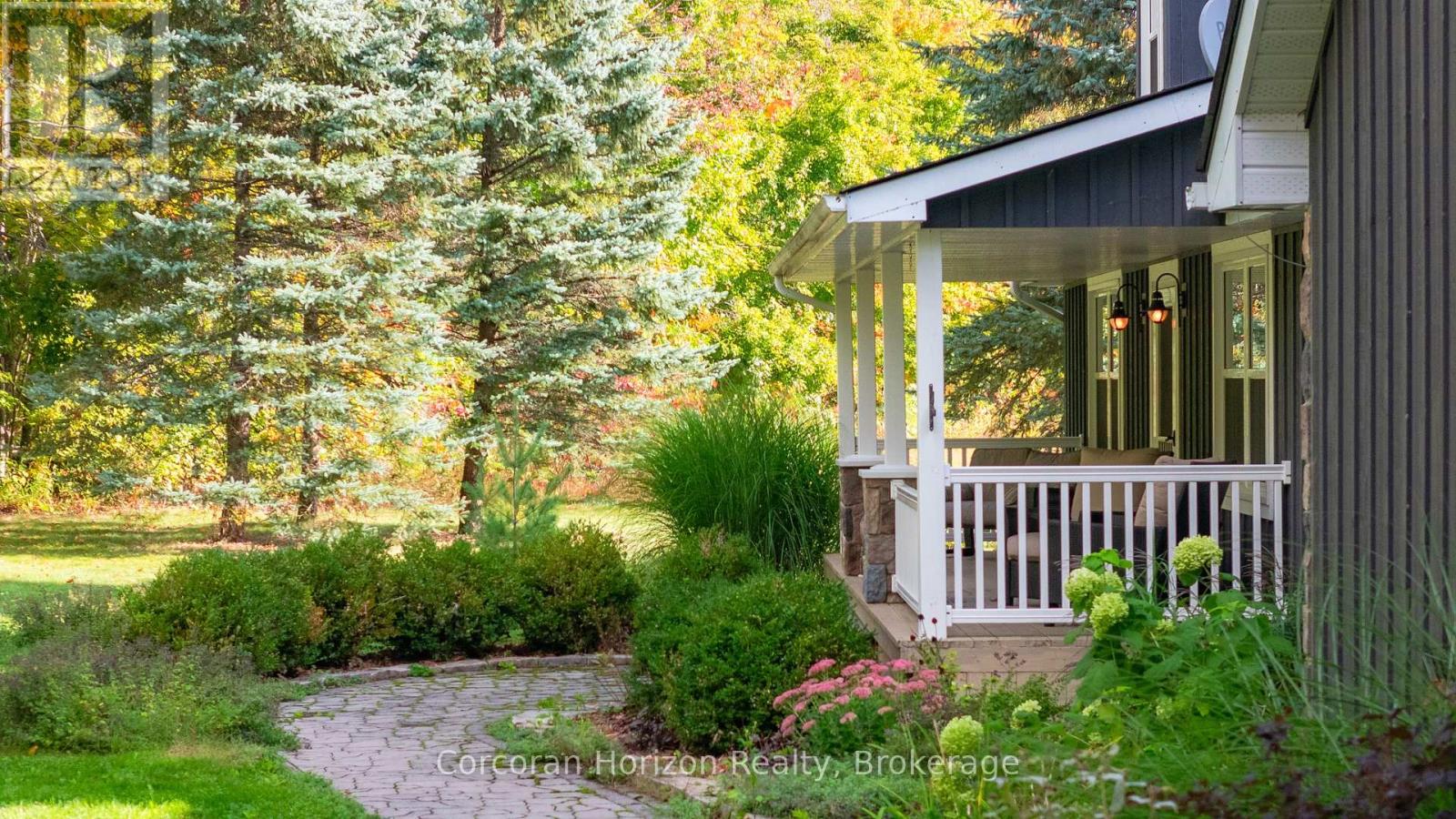 707 Peter Street W, Oro-Medonte, Ontario  L4R 4K3 - Photo 3 - S12438672