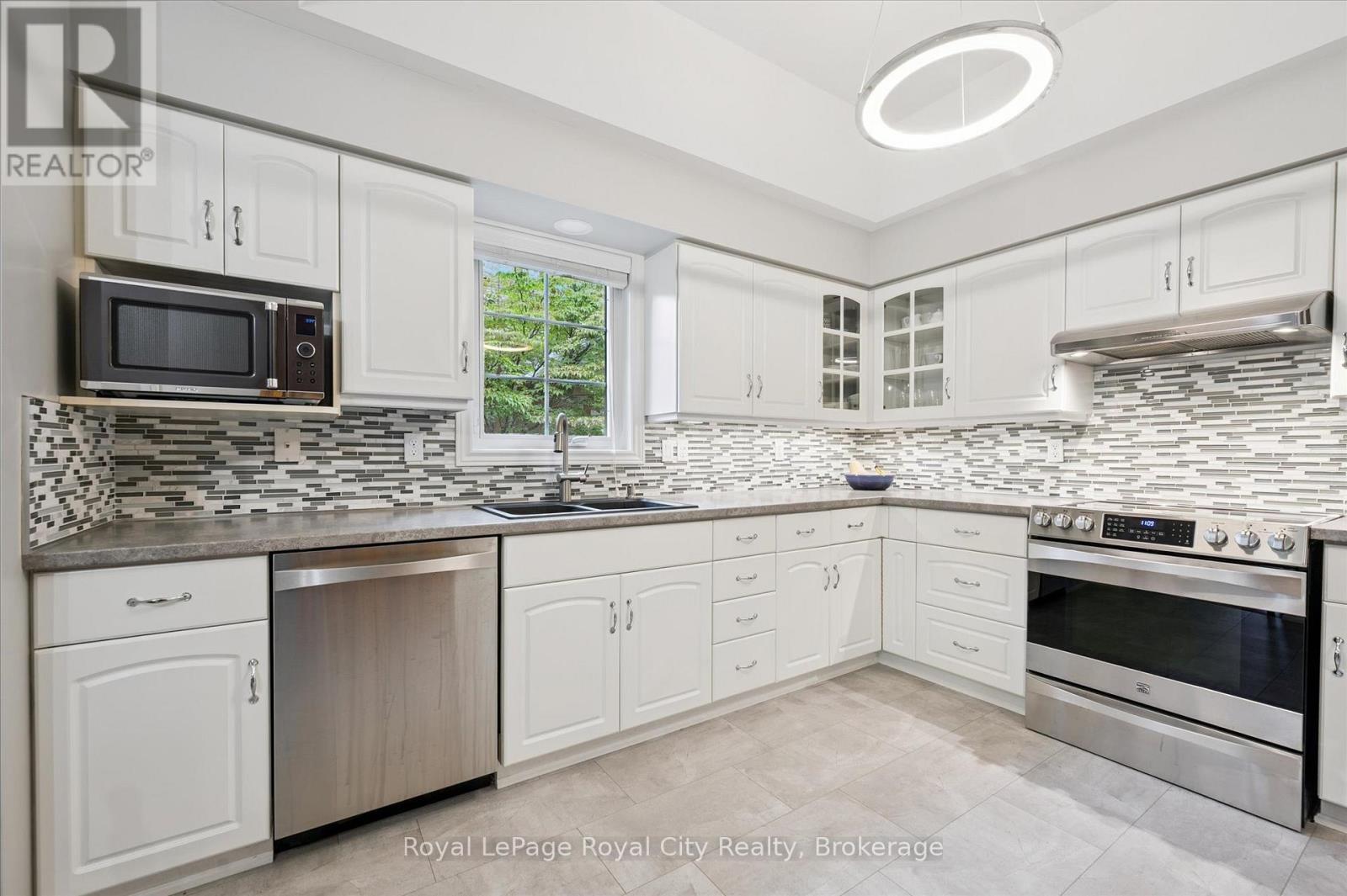 11 Magnolia Lane, Guelph, Ontario  N1G 4X7 - Photo 8 - X12439131