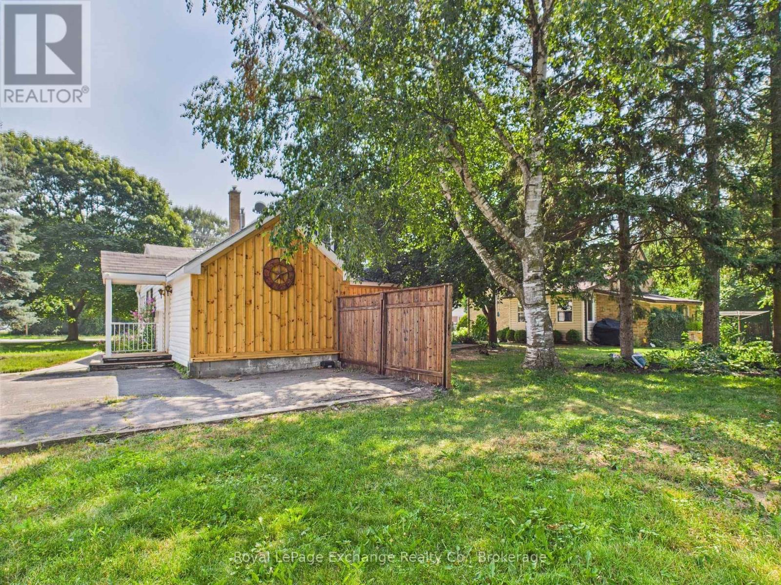 557 Market Street, Saugeen Shores, Ontario  N0H 2C4 - Photo 10 - X12439302