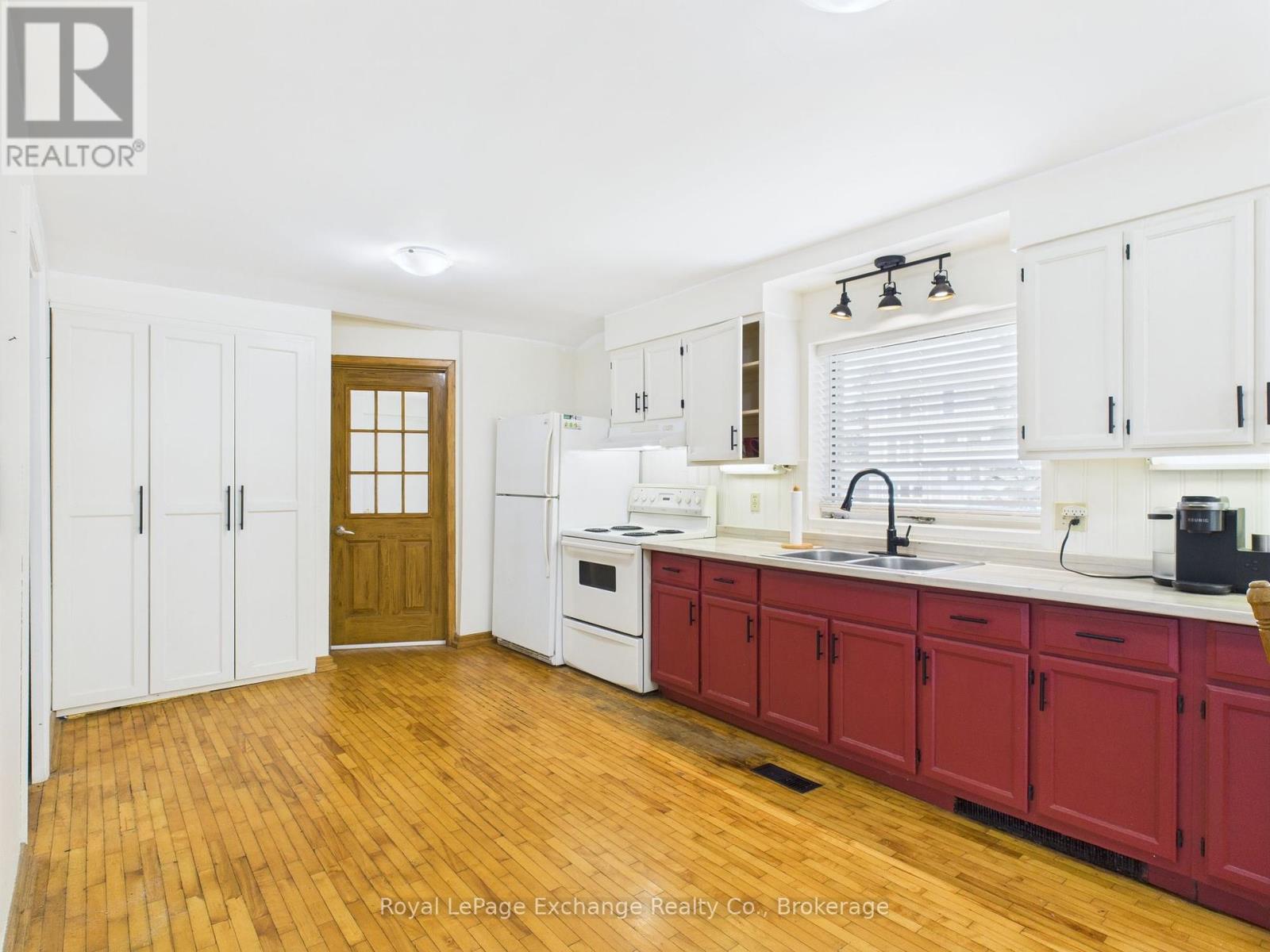 557 Market Street, Saugeen Shores, Ontario  N0H 2C4 - Photo 17 - X12439302