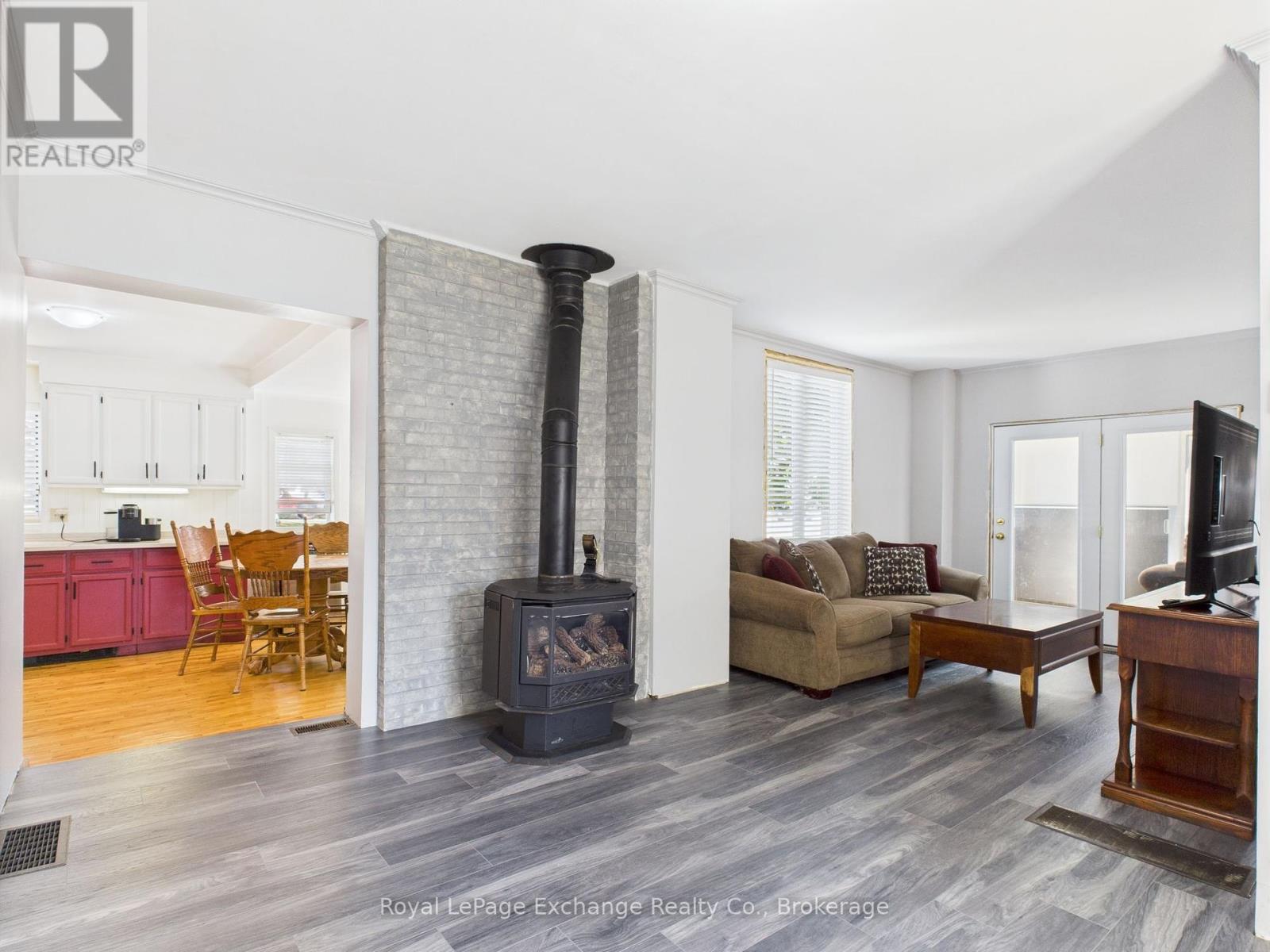 557 Market Street, Saugeen Shores, Ontario  N0H 2C4 - Photo 23 - X12439302