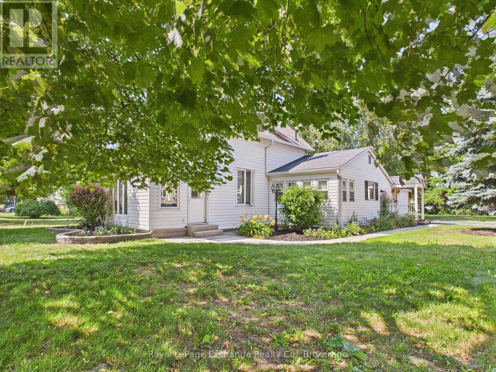 557 Market Street, Saugeen Shores, Ontario  N0H 2C4 - Photo 3 - X12439302