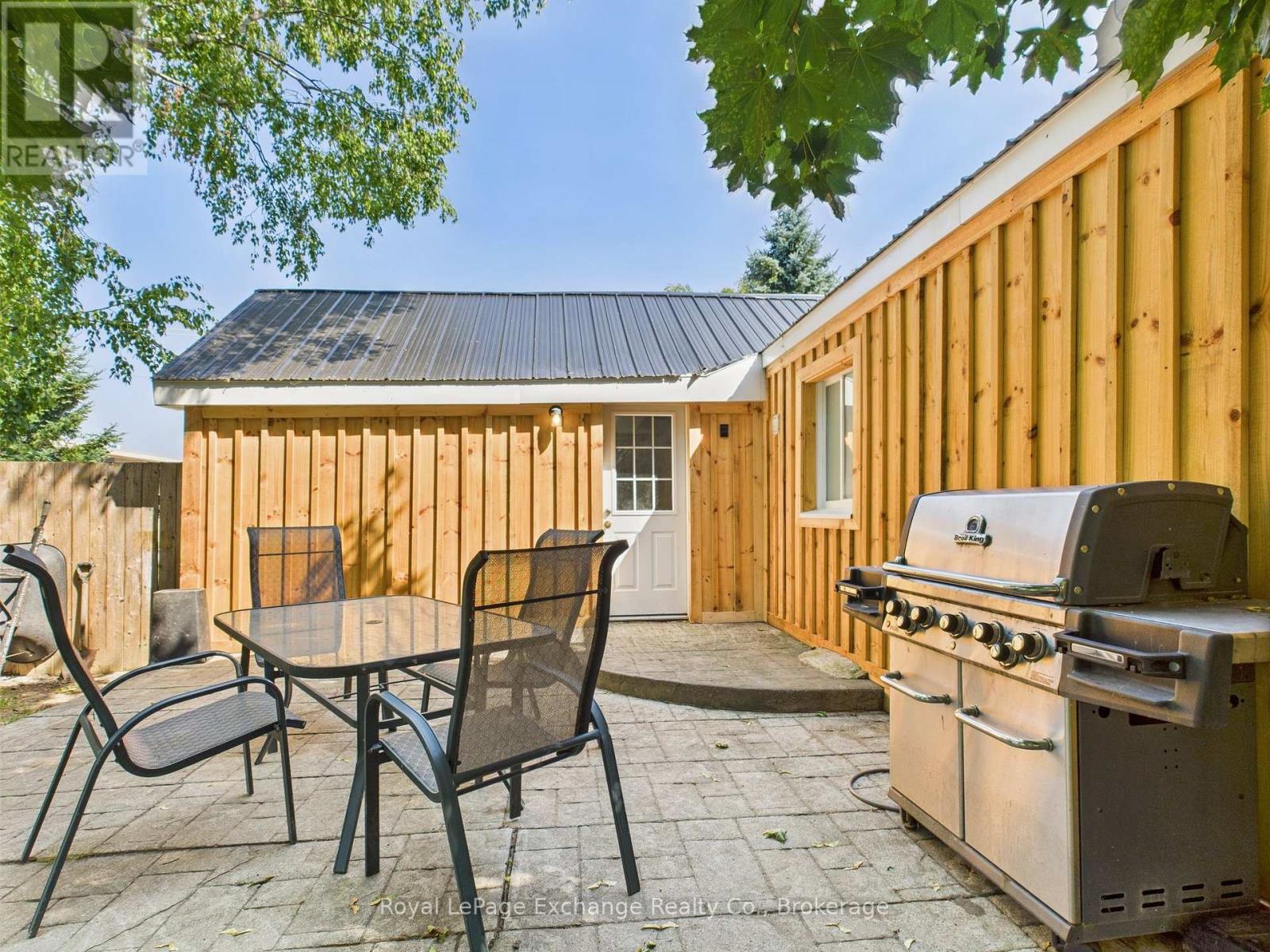 557 Market Street, Saugeen Shores, Ontario  N0H 2C4 - Photo 6 - X12439302