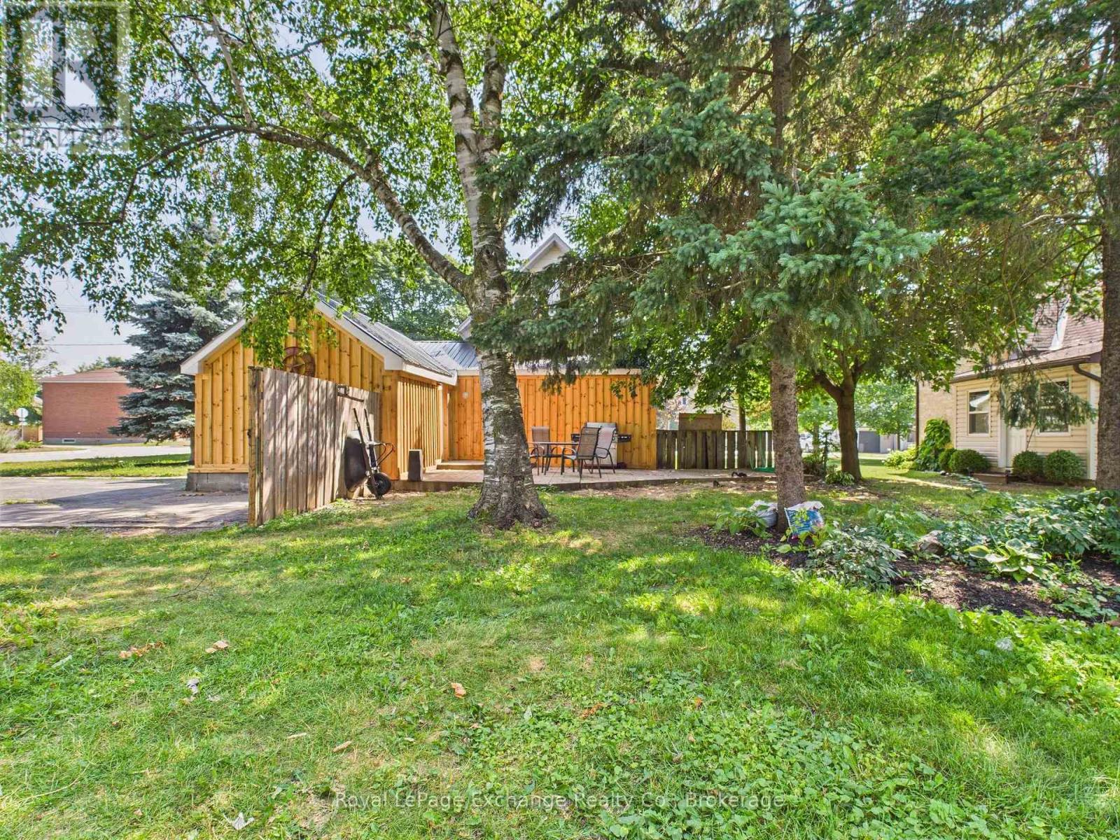 557 Market Street, Saugeen Shores, Ontario  N0H 2C4 - Photo 9 - X12439302