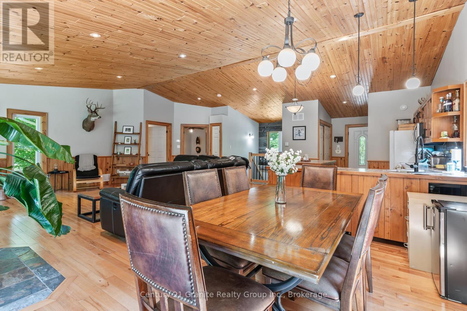 1012 Redner Road, Algonquin Highlands, Ontario  K0M 1S0 - Photo 12 - X12439439