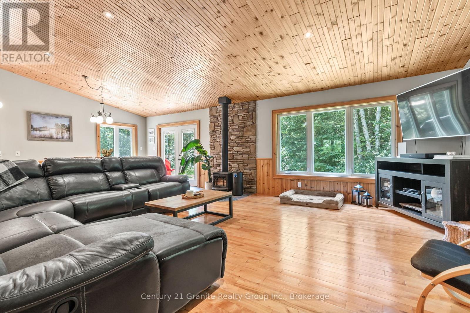 1012 Redner Road, Algonquin Highlands, Ontario  K0M 1S0 - Photo 15 - X12439439