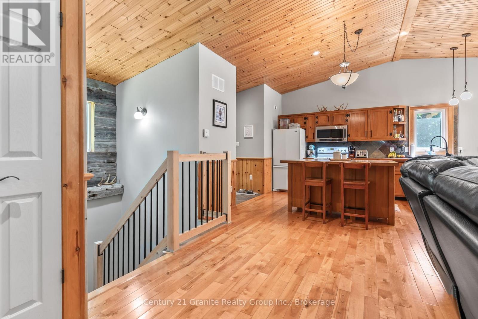 1012 Redner Road, Algonquin Highlands, Ontario  K0M 1S0 - Photo 16 - X12439439