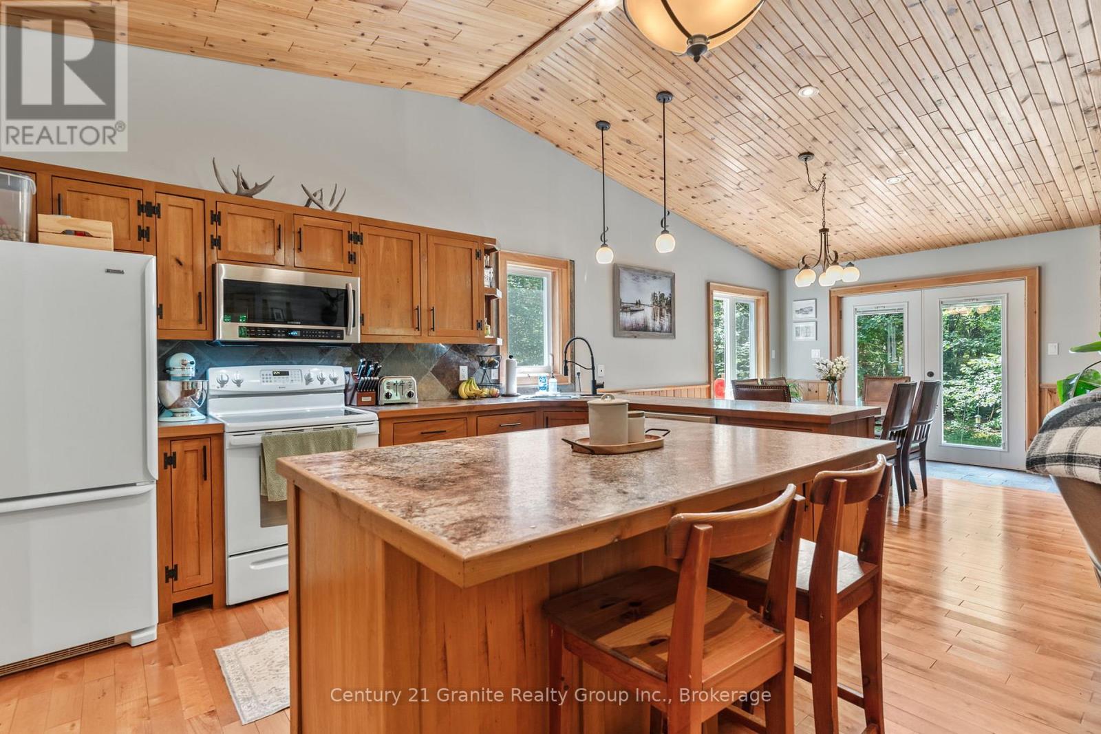 1012 Redner Road, Algonquin Highlands, Ontario  K0M 1S0 - Photo 9 - X12439439